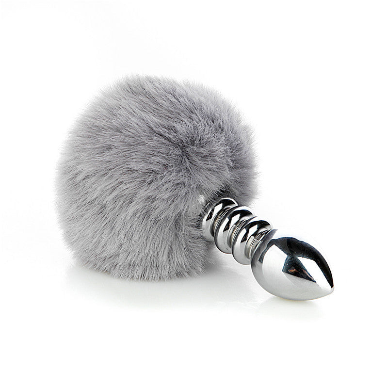 Grijze Rabbit Tail Plug Drie Geribbelde Metaalstijlen