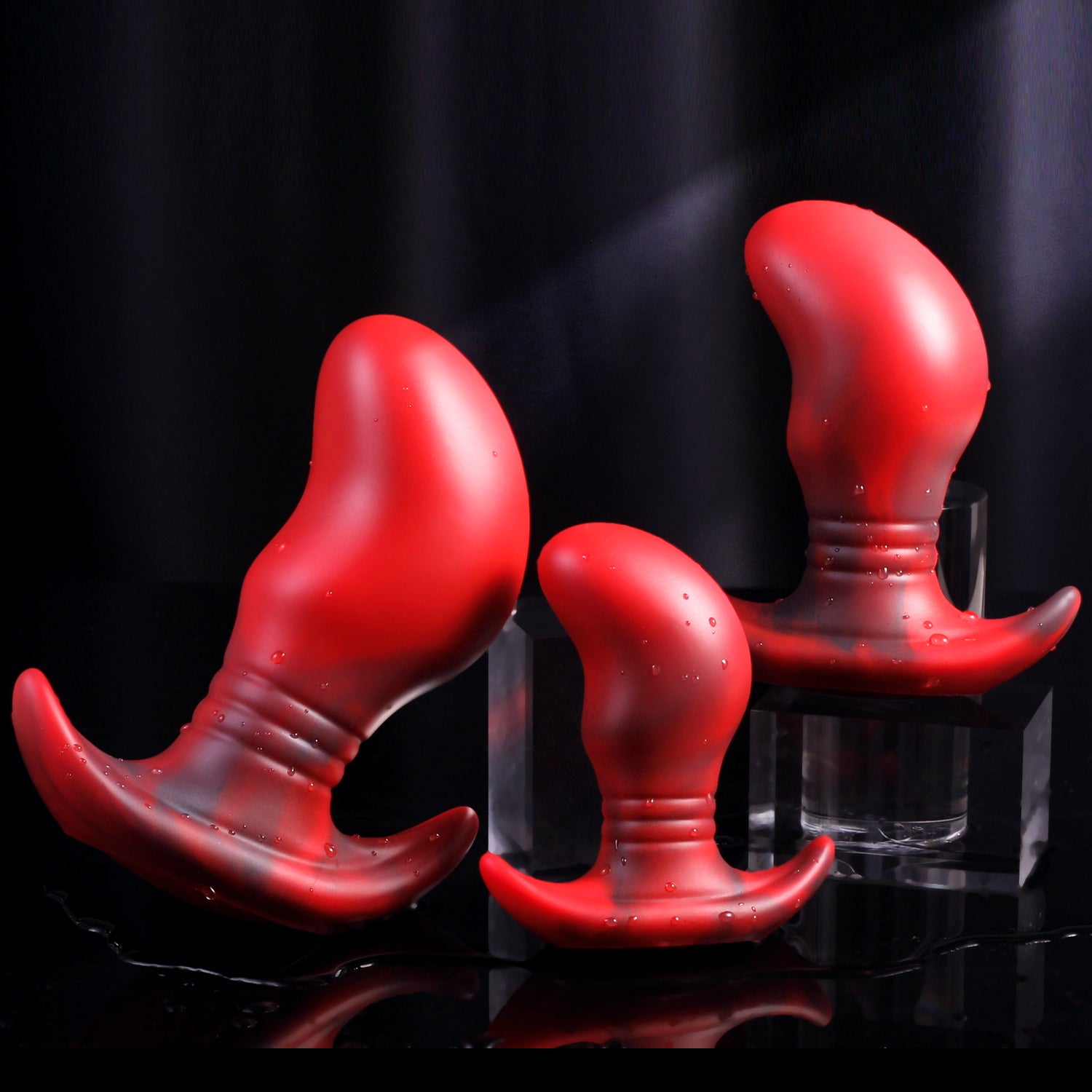 Rode Grote Siliconen Buttplug met Gebogen Vorm